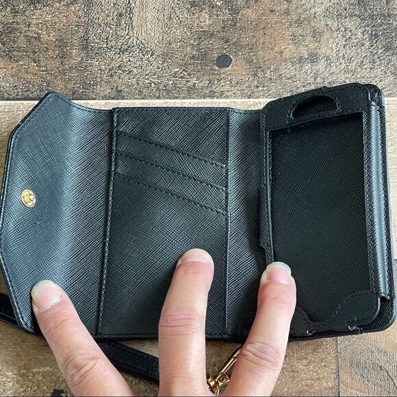 Michael Kors Multifunction iPhone 5 Wristlet / Wallet Clutch Bag in Black - Picture 11 of 11